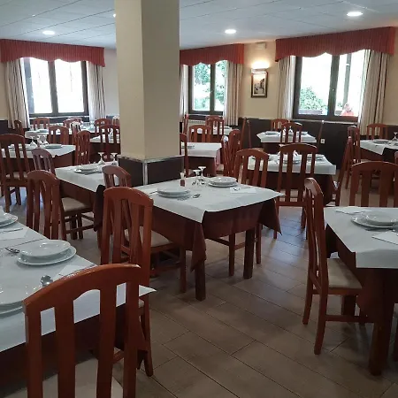 Pineiral Fonsagrada ホステル A Fonsagrada